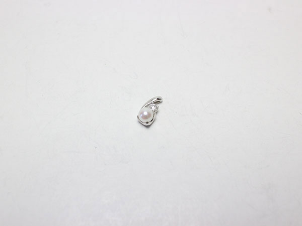 真珠の装飾品 ダイヤ0.11ctの買取