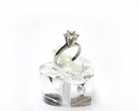 ダイヤモンド類似石付き指輪買取