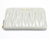 ミュウミュウ&nbsp;マテラッセ&nbsp;長財布の買取