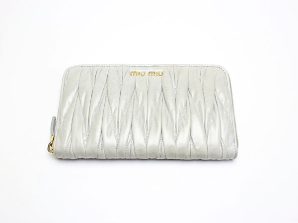 ミュウミュウ マテラッセ 長財布の買取