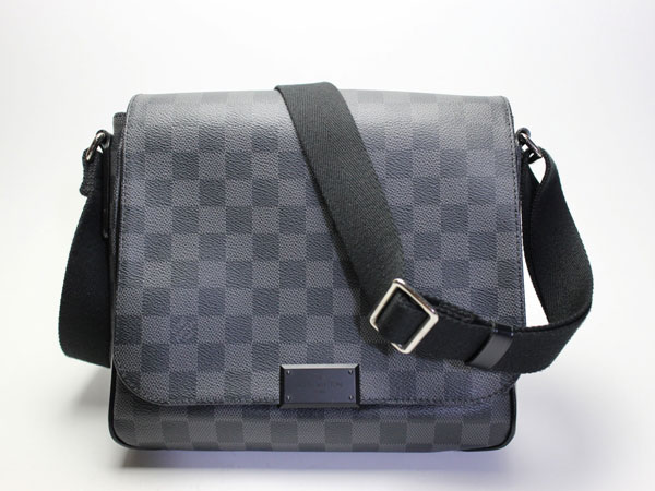 ルイ・ヴィトン グラフィット ディストリクトPMの買取