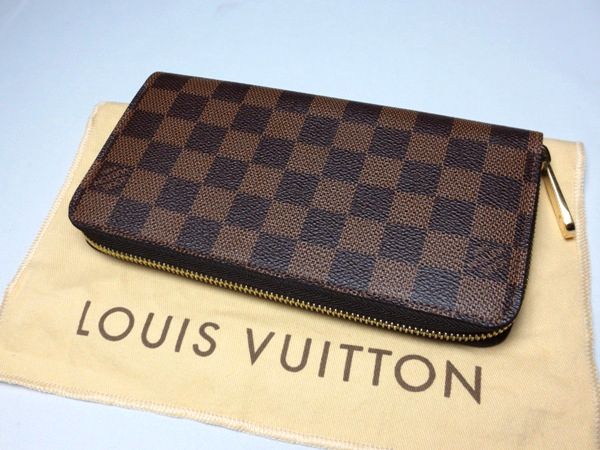 ルイ・ヴィトン　ダミエ
ジッピー・ウォレット エベヌ買取