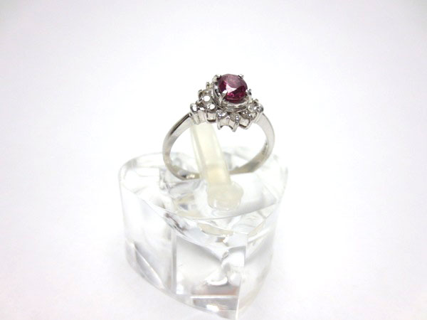 プラチナ９００指輪 ルビー０.７２カラットとダイヤ０.２３カラット付き買取